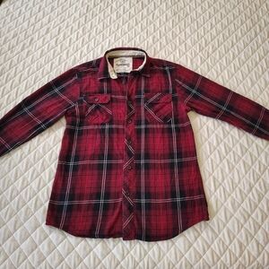 Roebuck & Co Men's Red Plaid Casual Button-Down Shirt Size M.
